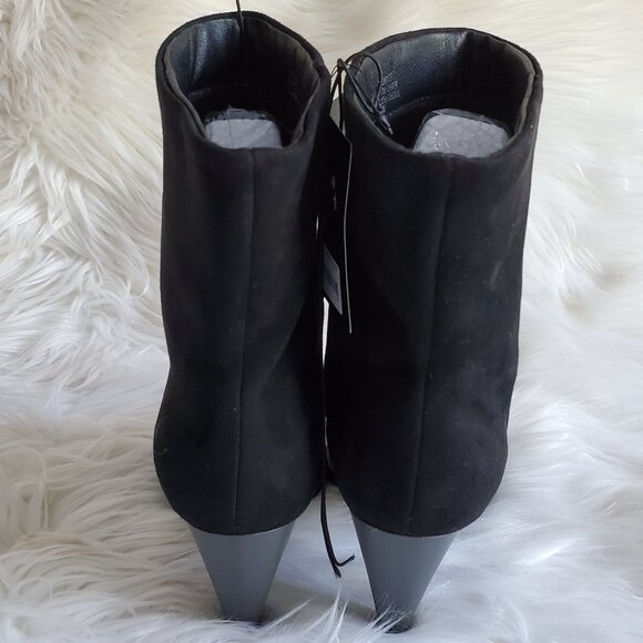 Forever 21 Black Suede Heeled Pull On Ankle Boots SZ 6 - Picture 6 of 12